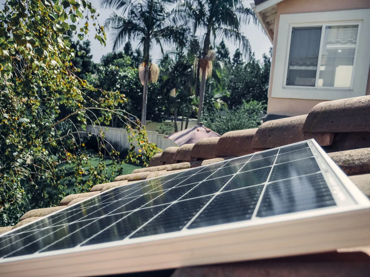 Streak-free solar panels after cleaning, restoring efficiency